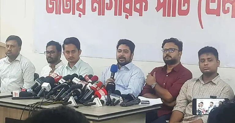 এনসিপি কার্যালয়ে মাসব্যাপী কর্মসূচির ঘোষণা দিচ্ছেন নাহিদ ইসলাম